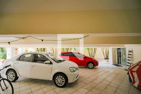 Casa à venda com 596m², 4 quartos e 10 vagas Casa à venda com 596m², 4 quartos e 10 vagasGaragem