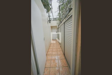 Casa à venda com 596m², 4 quartos e 10 vagas Casa à venda com 596m², 4 quartos e 10 vagasEntrada Serviço