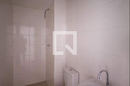 Banheiro de apartamento para alugar com 1 quarto, 24m² em Jardim Santa Emília, São Paulo