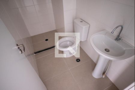 Banheiro de apartamento para alugar com 1 quarto, 24m² em Jardim Santa Emília, São Paulo