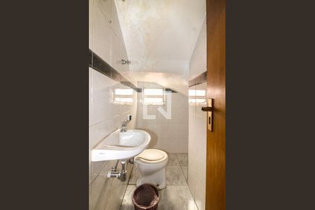 lavabo_2 de casa à venda com 4 quartos, 146m² em Vila Moinho Velho, São Paulo