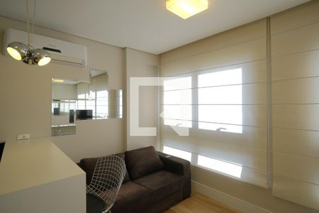 Sala de kitnet/studio para alugar com 1 quarto, 28m² em Juvevê, Curitiba