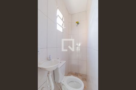 Banheiro de casa para alugar com 1 quarto, 60m² em Cipava, Osasco