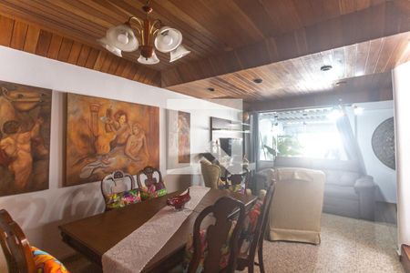 Sala de estar de casa à venda com 4 quartos, 126m² em Conjunto Residencial das Hortencias, São Bernardo do Campo