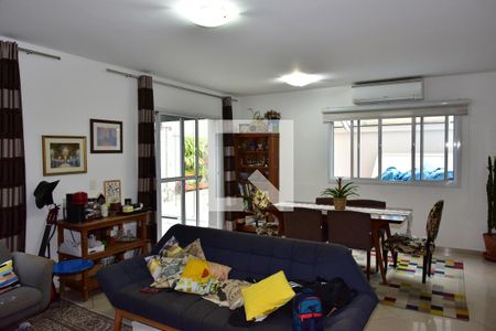 Sala de casa de condomínio à venda com 4 quartos, 241m² em Vila Sofia, São Paulo