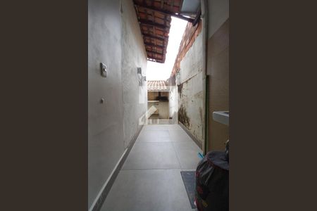 Casa à venda com 180m², 3 quartos e 3 vagas Casa à venda com 180m², 3 quartos e 3 vagasCorredor Direito