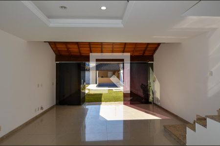 Sala de casa de condomínio à venda com 4 quartos, 250m² em Camorim, Rio de Janeiro