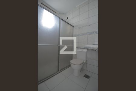 Banheiro de apartamento à venda com 1 quarto, 31m² em São João, Porto Alegre