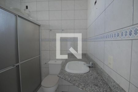 Banheiro de apartamento à venda com 1 quarto, 31m² em São João, Porto Alegre