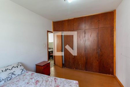 Quarto 1 de casa à venda com 3 quartos, 400m² em Sagrada Família, Belo Horizonte