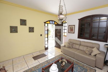 Sala de casa à venda com 4 quartos, 218m² em Eldorado, Contagem