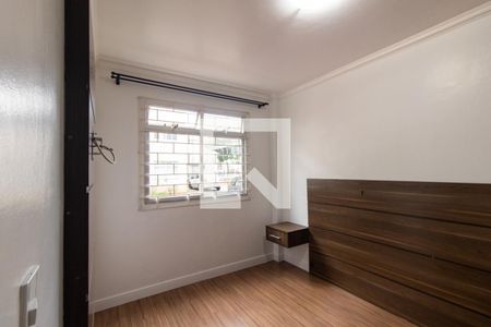 Quarto 2 de apartamento para alugar com 2 quartos, 42m² em Cidade Industrial, Curitiba