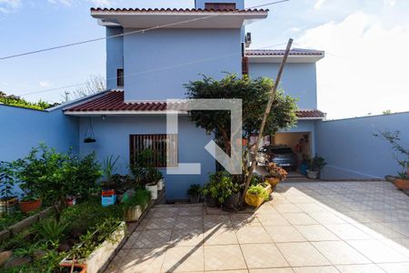 Casa à venda com 229m², 3 quartos e 3 vagas Casa à venda com 229m², 3 quartos e 3 vagasPátio