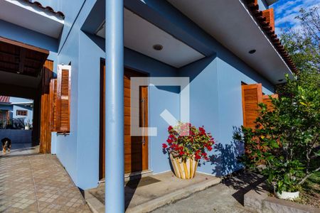 Casa à venda com 229m², 3 quartos e 3 vagas Casa à venda com 229m², 3 quartos e 3 vagasFachada da casa