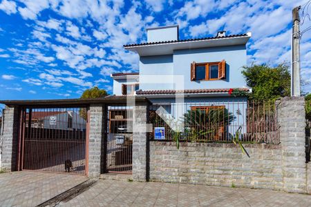 Casa à venda com 229m², 3 quartos e 3 vagas Casa à venda com 229m², 3 quartos e 3 vagasFachada da casa