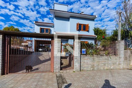 Casa à venda com 229m², 3 quartos e 3 vagas Casa à venda com 229m², 3 quartos e 3 vagasFachada da casa