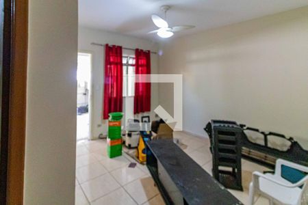 Sala de casa à venda com 3 quartos, 220m² em Jardim Ester Yolanda, São Paulo