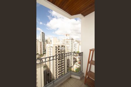 Sacada de apartamento à venda com 2 quartos, 68m² em Itaim Bibi, São Paulo