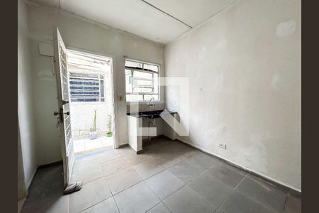 Kitnet de casa para alugar com 1 quarto, 18m² em Jardim Umuarama, São Paulo