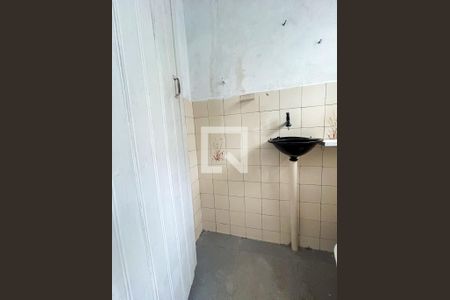 Banheiro de casa para alugar com 1 quarto, 18m² em Jardim Umuarama, São Paulo