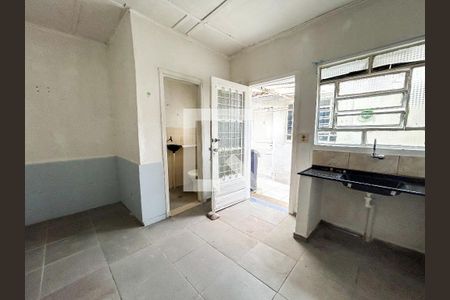 Kitnet de casa para alugar com 1 quarto, 18m² em Jardim Umuarama, São Paulo