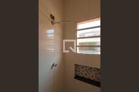 Banheiro de kitnet/studio para alugar com 1 quarto, 15m² em Vila Barros, Guarulhos