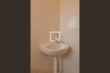 Banheiro de kitnet/studio para alugar com 1 quarto, 15m² em Vila Barros, Guarulhos