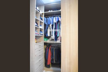 Closet da suíte de casa de condomínio para alugar com 3 quartos, 130m² em Boqueirão, Curitiba