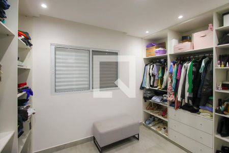 Closet de casa à venda com 3 quartos, 400m² em Jardim Ivone, São Paulo