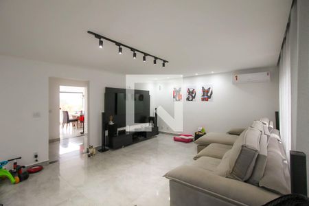 Sala de casa para alugar com 3 quartos, 400m² em Jardim Ivone, São Paulo