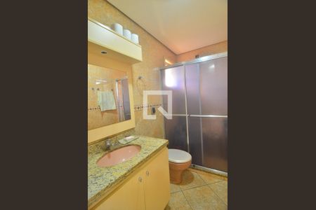 Banheiro 1 de casa à venda com 3 quartos, 270m² em Nossa Senhora das Gracas, Canoas