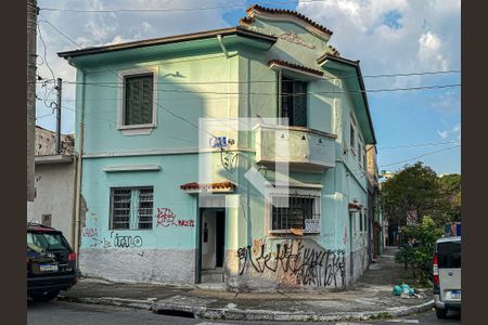 Casa à venda com 160m², 7 quartos e sem vaga Casa à venda com 160m², 7 quartos e sem vagaFachada