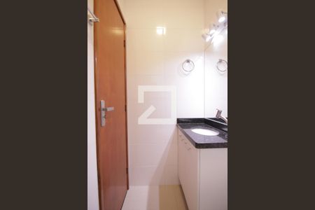 Banheiro de casa de condomínio à venda com 3 quartos, 105m² em Vila Salete, São Paulo