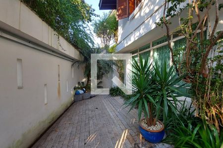 Casa para alugar com 400m², 4 quartos e 5 vagas Casa para alugar com 400m², 4 quartos e 5 vagasFachada