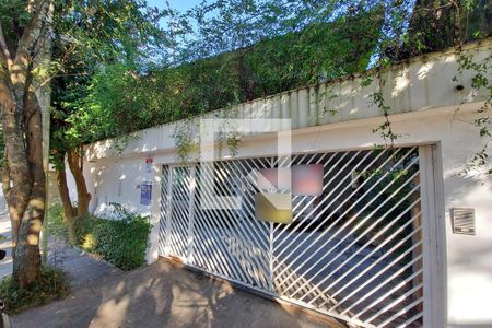 Casa para alugar com 400m², 4 quartos e 5 vagas Casa para alugar com 400m², 4 quartos e 5 vagasFachada