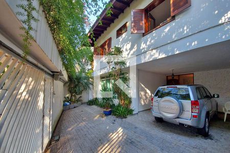 Casa para alugar com 400m², 4 quartos e 5 vagas Casa para alugar com 400m², 4 quartos e 5 vagasFachada