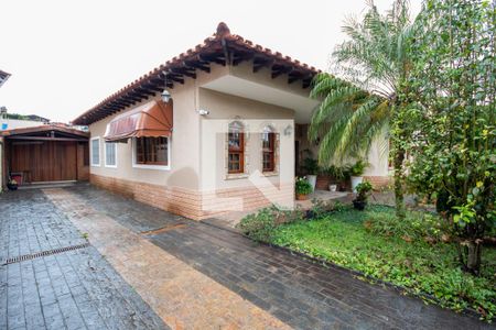 Casa para alugar com 270m², 3 quartos e 5 vagas Casa para alugar com 270m², 3 quartos e 5 vagasGaragem