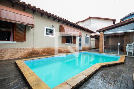 Casa para alugar com 270m², 3 quartos e 5 vagas Casa para alugar com 270m², 3 quartos e 5 vagasPiscina