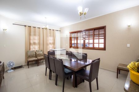 Casa para alugar com 270m², 3 quartos e 5 vagas Casa para alugar com 270m², 3 quartos e 5 vagasCopa