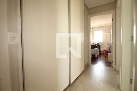 Corredor de apartamento para alugar com 3 quartos, 166m² em Parque Novo Mundo, São Paulo