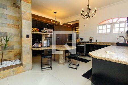 Casa à venda com 450m², 6 quartos e 8 vagas Casa à venda com 450m², 6 quartos e 8 vagasCozinha