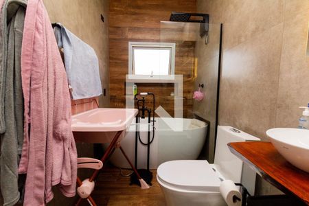 Casa à venda com 450m², 6 quartos e 8 vagas Casa à venda com 450m², 6 quartos e 8 vagasBanheiro 3 - suíte