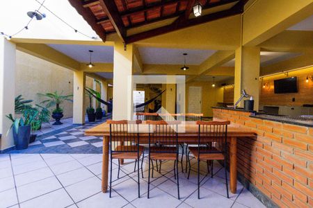 Casa à venda com 450m², 6 quartos e 8 vagas Casa à venda com 450m², 6 quartos e 8 vagasQuintal e Garagem