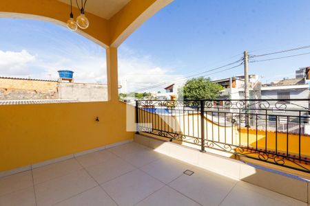 Casa à venda com 450m², 6 quartos e 8 vagas Casa à venda com 450m², 6 quartos e 8 vagasVaranda