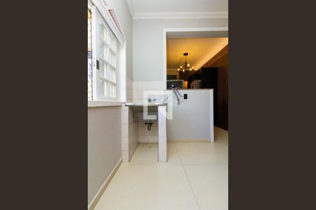 Casa à venda com 450m², 6 quartos e 8 vagas Casa à venda com 450m², 6 quartos e 8 vagasCozinha