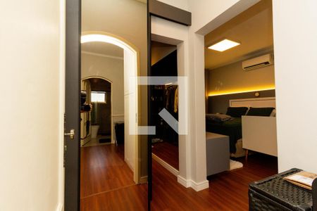 Casa à venda com 450m², 6 quartos e 8 vagas Casa à venda com 450m², 6 quartos e 8 vagasCloset