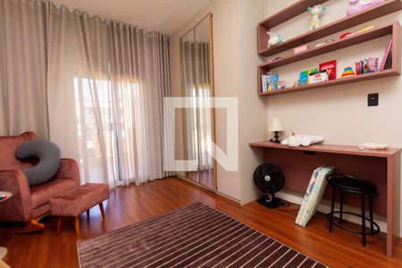 Casa à venda com 450m², 6 quartos e 8 vagas Casa à venda com 450m², 6 quartos e 8 vagasQuarto 3 - com varanda