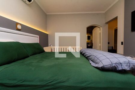 Casa à venda com 450m², 6 quartos e 8 vagas Casa à venda com 450m², 6 quartos e 8 vagasQuarto 2 - suíte com closet