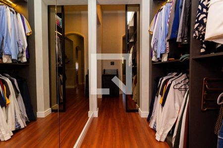 Casa à venda com 450m², 6 quartos e 8 vagas Casa à venda com 450m², 6 quartos e 8 vagasCloset