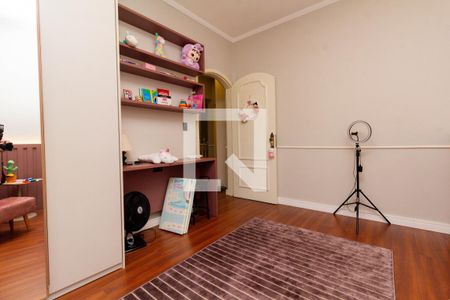 Casa à venda com 450m², 6 quartos e 8 vagas Casa à venda com 450m², 6 quartos e 8 vagasQuarto 3 - com varanda